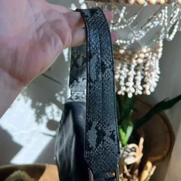 Kenneth Cole Black Leather Hobo Bag with Snake Embossed Details y2k - Picture 6 of 16